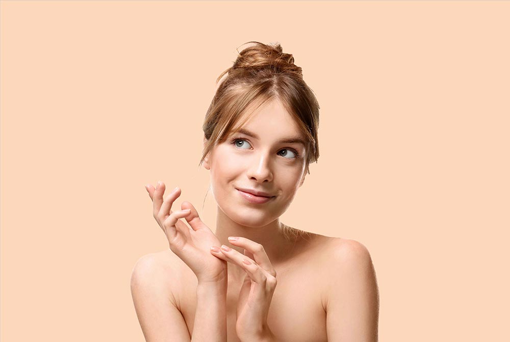 svijetli ton kože i sunčane naočale